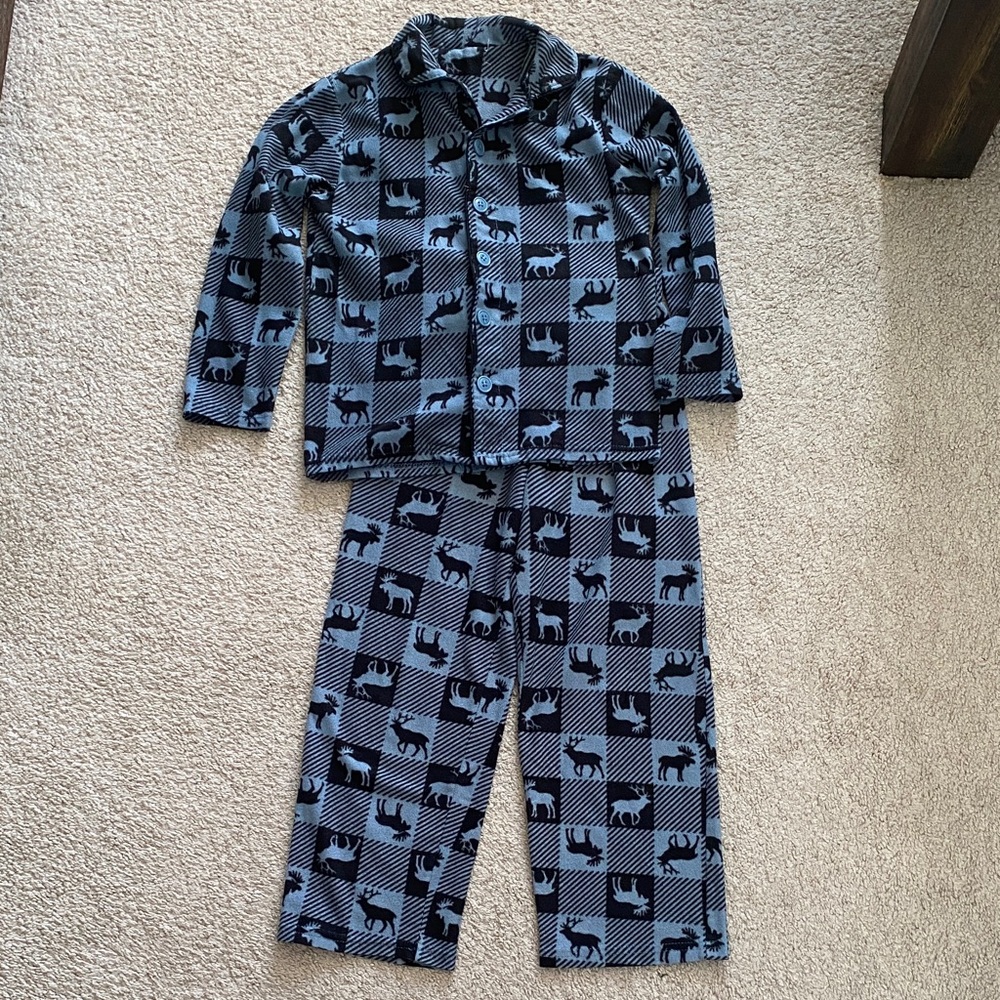 Kids Cozy Size Small 6/7 Button Up Reindeer Animal Print Pajama Set